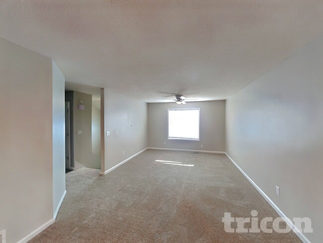 Foto del edificio - 404 Remington Ct
