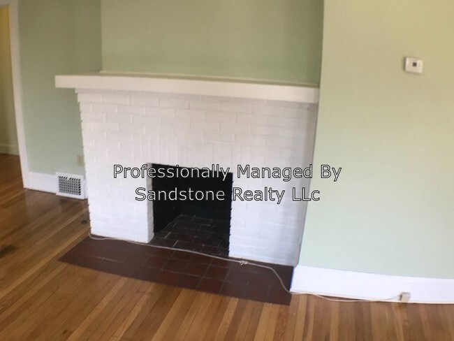 Building Photo - 3 Bedroom Duplex