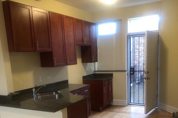 Foto principal - 820 E Hyde Park Blvd