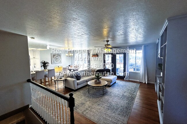 Foto del edificio - Large 5 bedroom home coming available in Layton