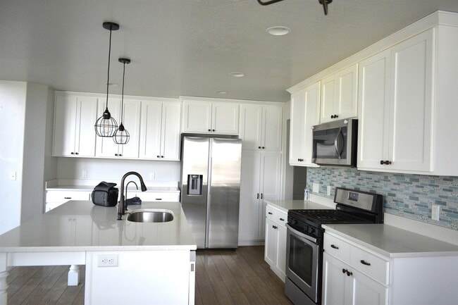 Foto del edificio - 4908 Eiffel Wy