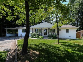 Building Photo - 3249 Howell Dr