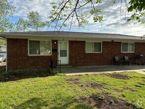 Building Photo - 2505 Quail Dr