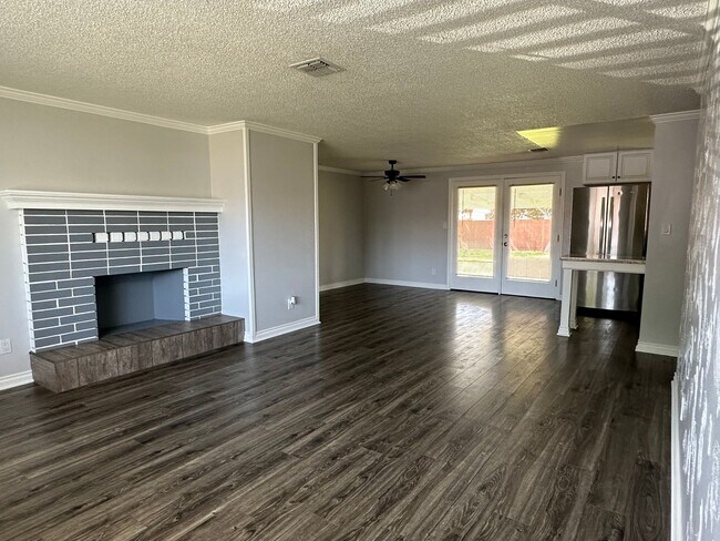 Building Photo - 5301 Bel Aire Dr