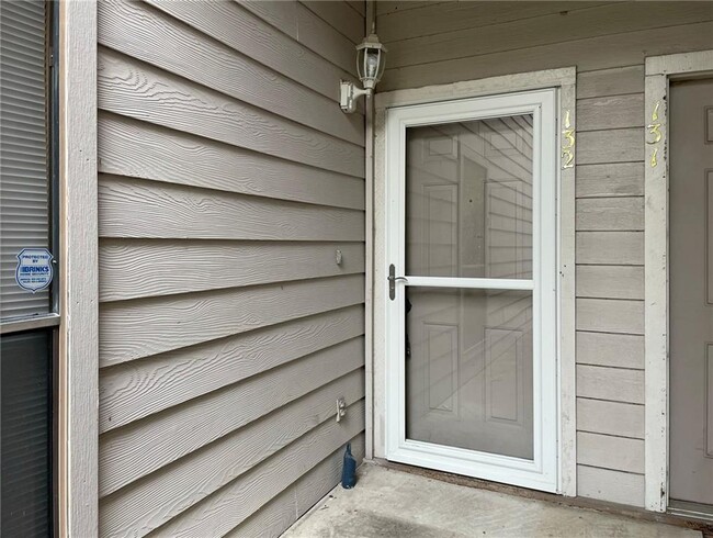 Building Photo - 3839 Dry Creek Dr