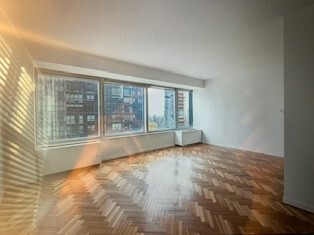 Foto del edificio - 150 W 56th St