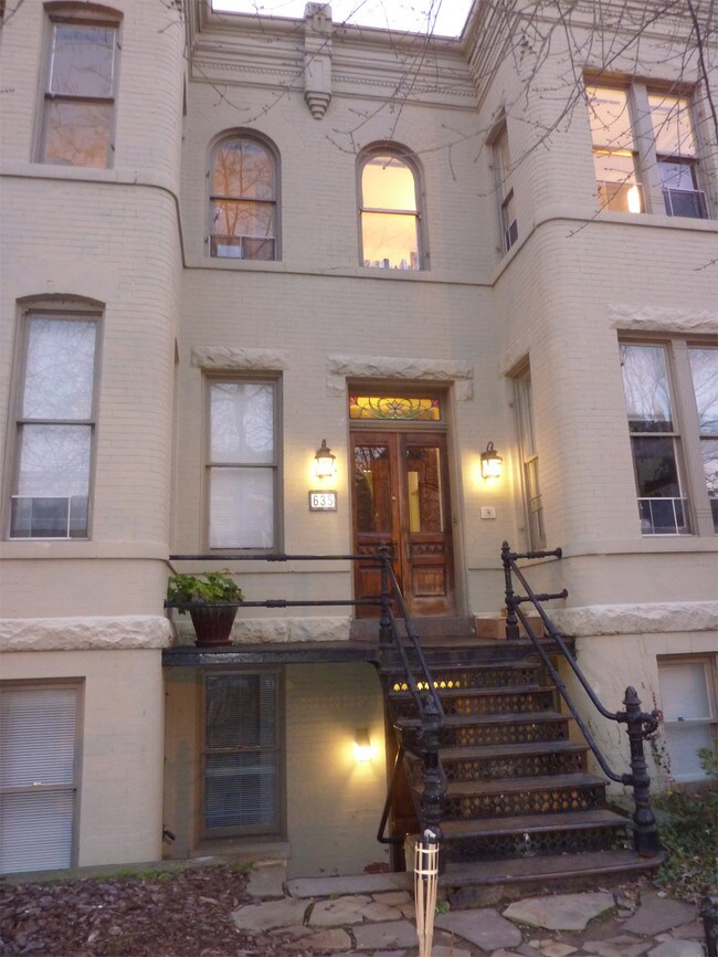 Foto del edificio - 635 G St SE
