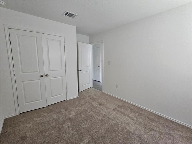 Building Photo - 400 Camargue Dr