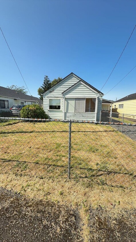 Foto principal - Cute 1bd 1ba, Pellet Stove, Fenced Front Yard