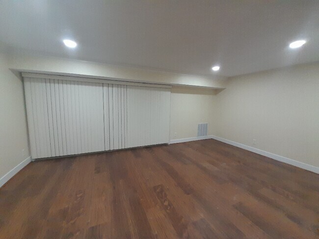 Foto del edificio - 6036 Westchester Park Dr