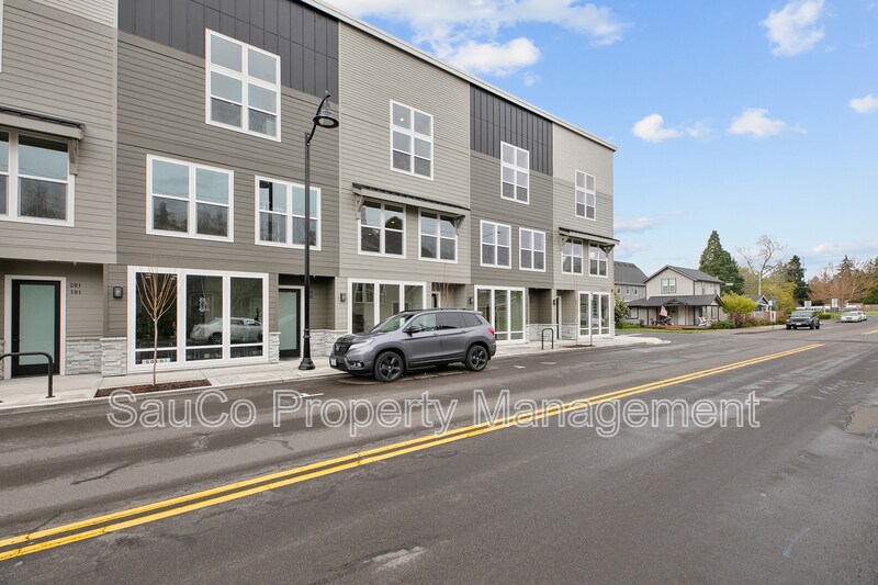 Primary Photo - 22415 SW Pine St