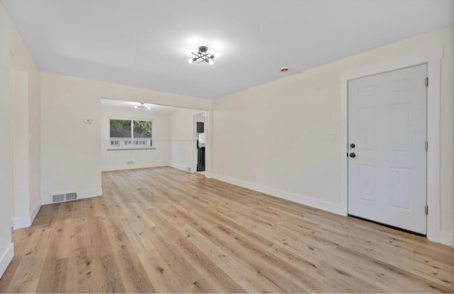 Building Photo - 3907 Kirkup Ave