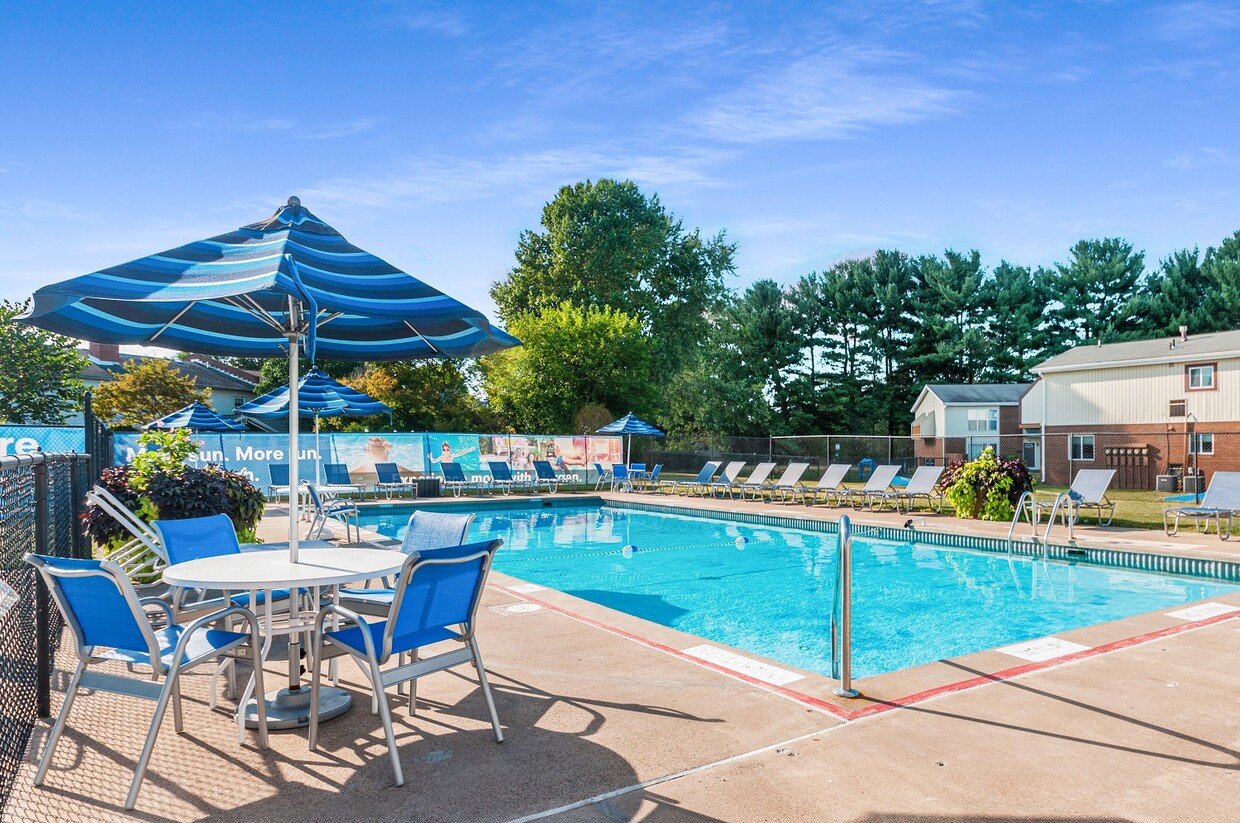 Primary Photo - Oxford Manor Apartments and Townhomes