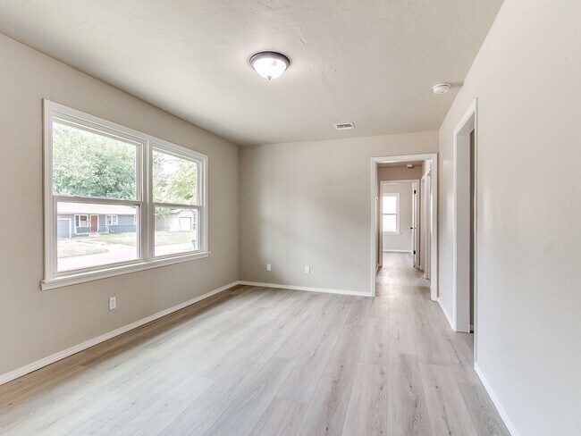 Foto del edificio - 1100 Sycamore Dr