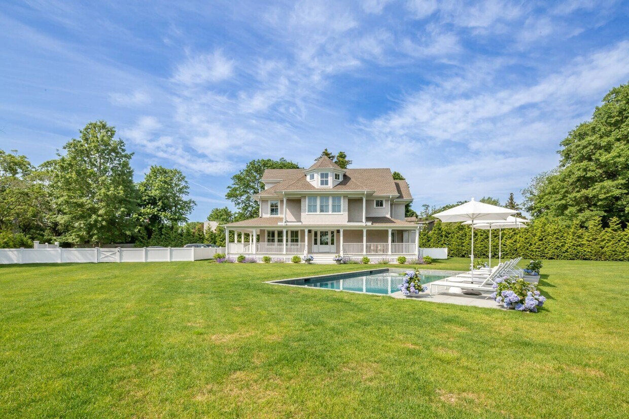 Primary Photo - 10 Little Cobb Rd