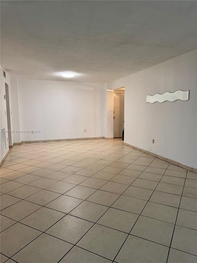 Foto del edificio - 1865 79th Street Causeway