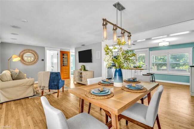 Foto del edificio - 2 br, 1 bath House - 5420 43Rd Avenue N