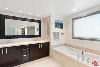 Building Photo - 13650 Marina Pointe Dr