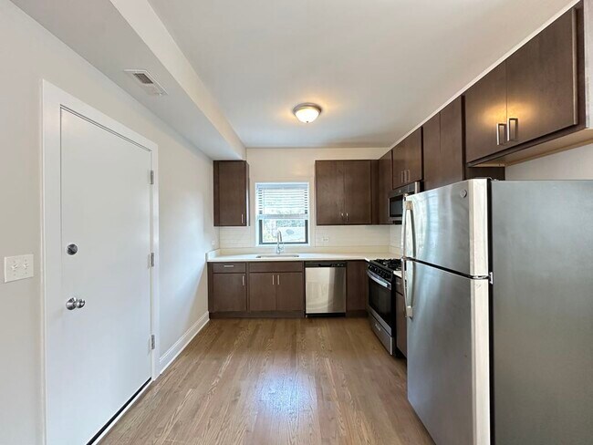 Foto del edificio - 3409 W Fullerton Ave