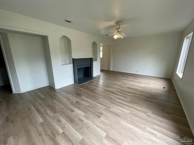 Building Photo - 6700 FL-87