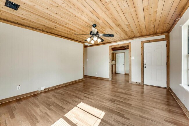 Foto del edificio - 1305 N Kaufman St