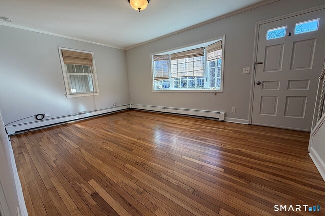 Building Photo - 658 Winnepoge Dr