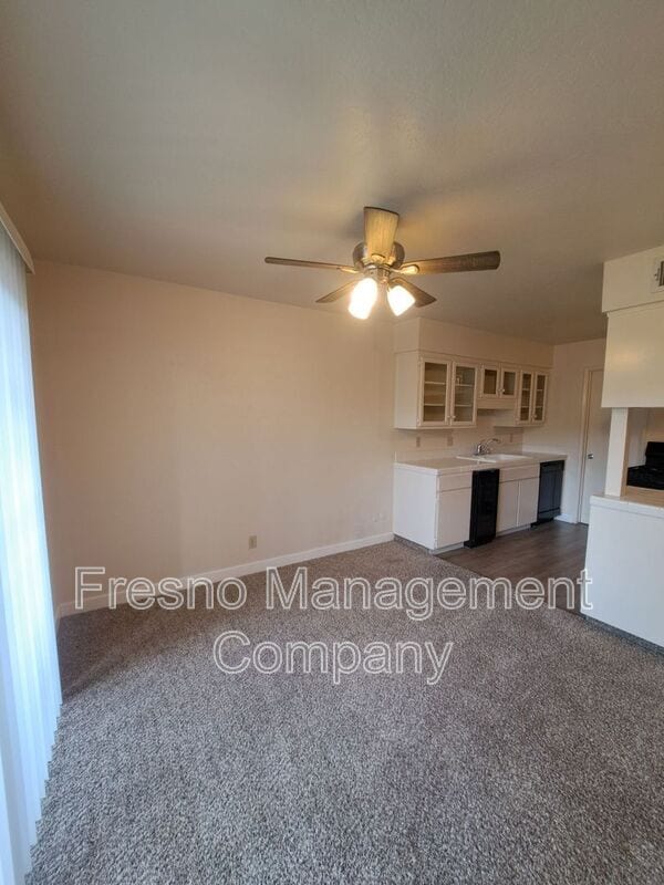 Building Photo - 4919 N Millbrook Ave
