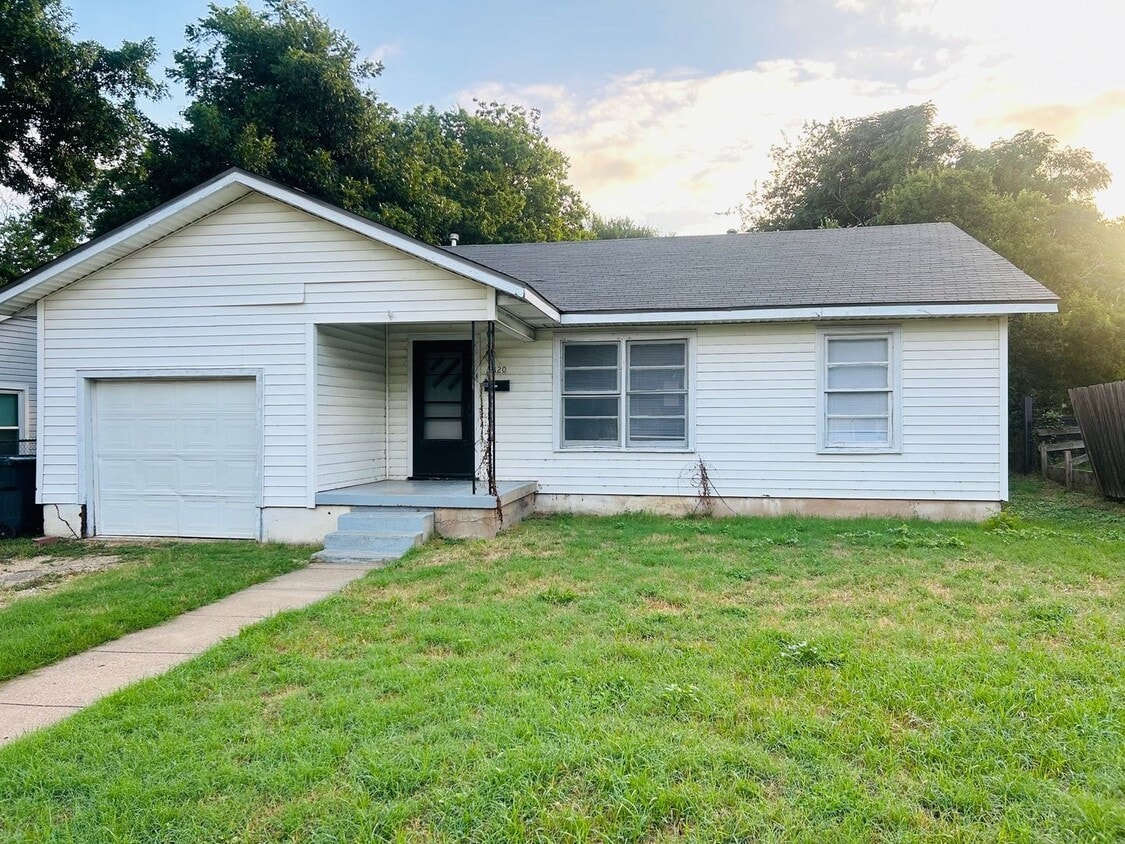 Primary Photo - Spacious South Waco Home