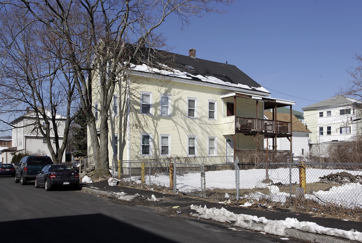 Building Photo - 32 Ellsworth St