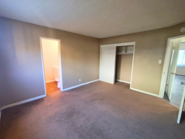 Building Photo - 4281 Green Ave