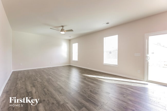 Building Photo - 1303 Eagledale Pl