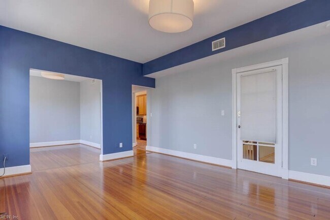 Foto del edificio - 703 W Princess Anne Road Unit 5