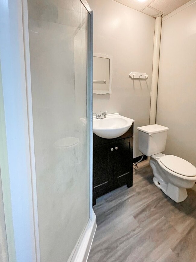 Foto del edificio - PRELEASING for AUGUST! Close to Campus