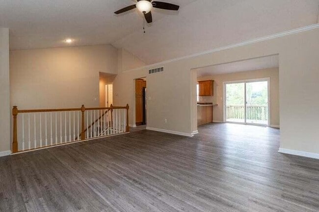 Building Photo - 602 Campusview Dr