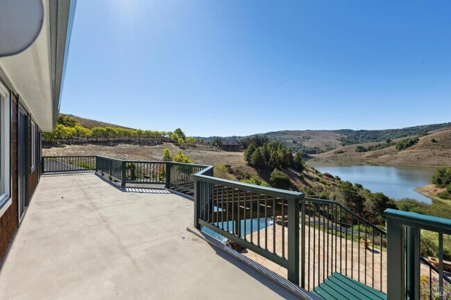 Foto del edificio - 6381 Nicasio Valley Rd