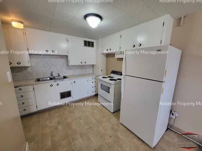 Building Photo - 978 I St