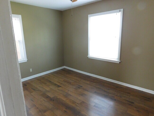 Bedroom 1 - 3915 Linwood Ave