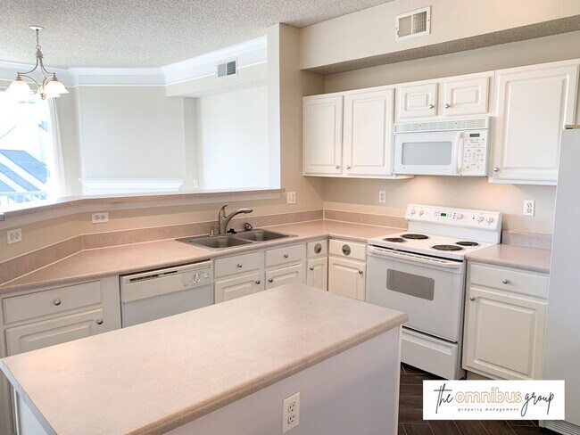 Building Photo - 2BD/2BA Condo in Superior!