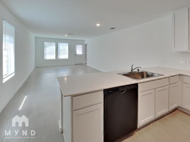 Building Photo - 1254 Basswood Dr