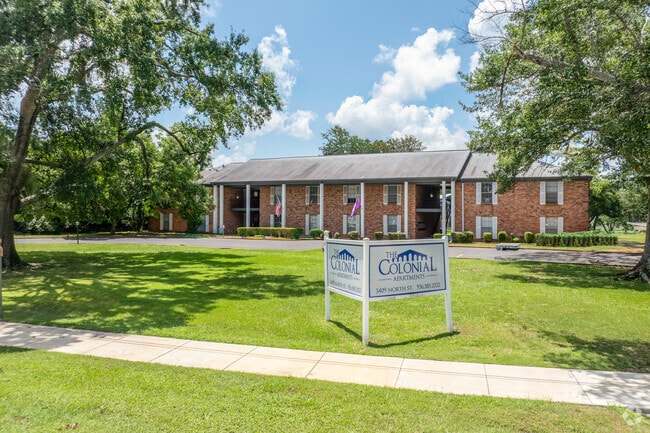 The Colonial - The Colonial Apartments
