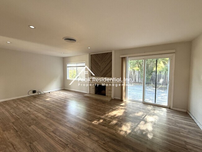 Foto del edificio - Updated 3bd/2ba Concord Home with 2 Car Ga...