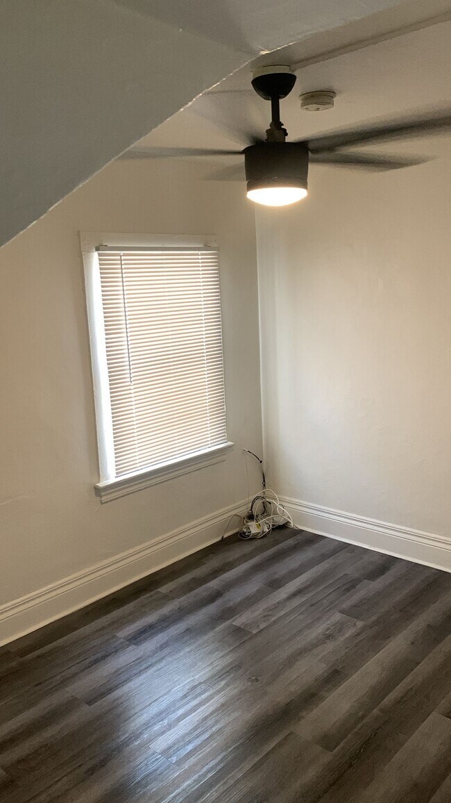 Foto del edificio - 548 Cedar Ave