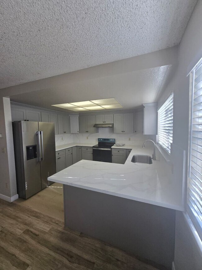 Building Photo - Spacious & Updated 4BD/2.5BA Home in Prime...
