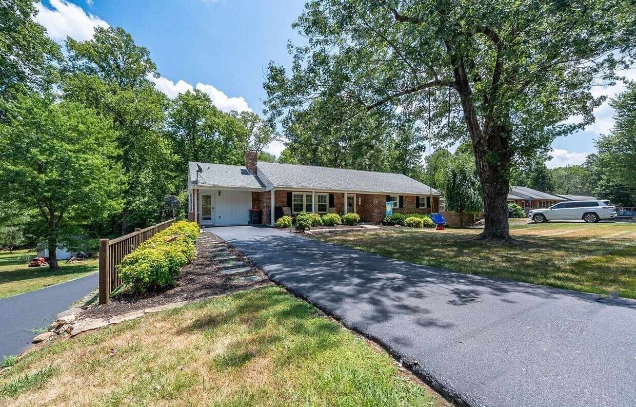 Foto del edificio - 4 Bedroom Home in Campbell County