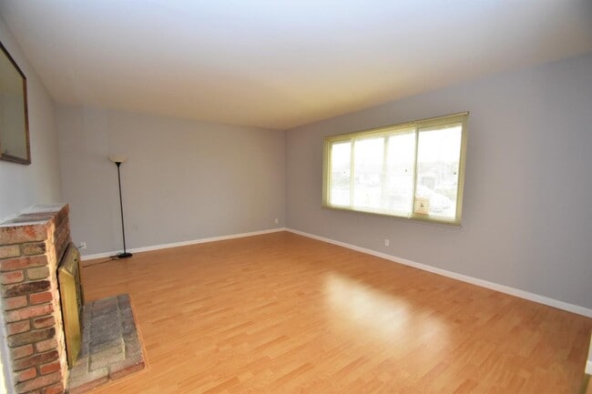 Foto del edificio - 2070 Sierra Wood Dr