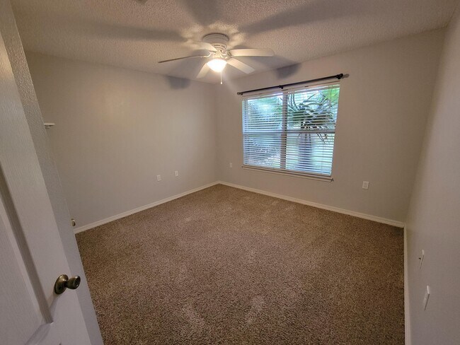 Foto del edificio - 6476 Sailport Cove