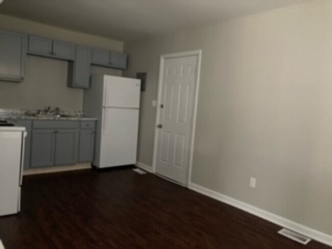 Building Photo - Must see ranch style 3Bdr 1 Bath home. It's located off Hovis Rd.