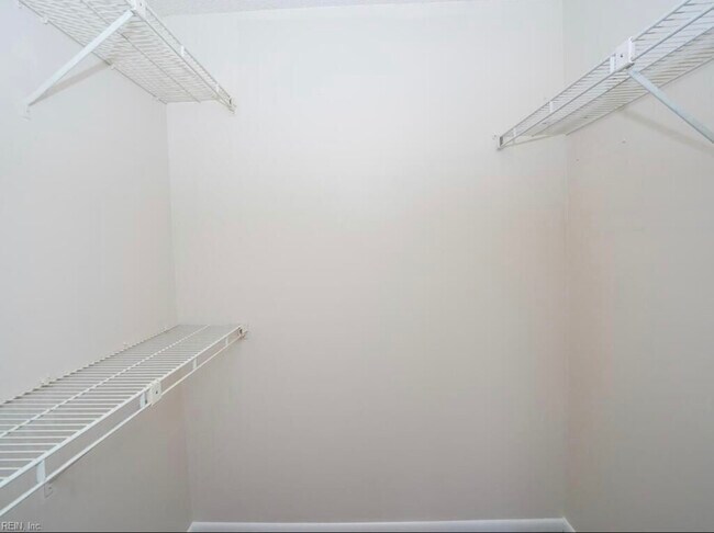 Foto del edificio - 8530 Tidewater Dr