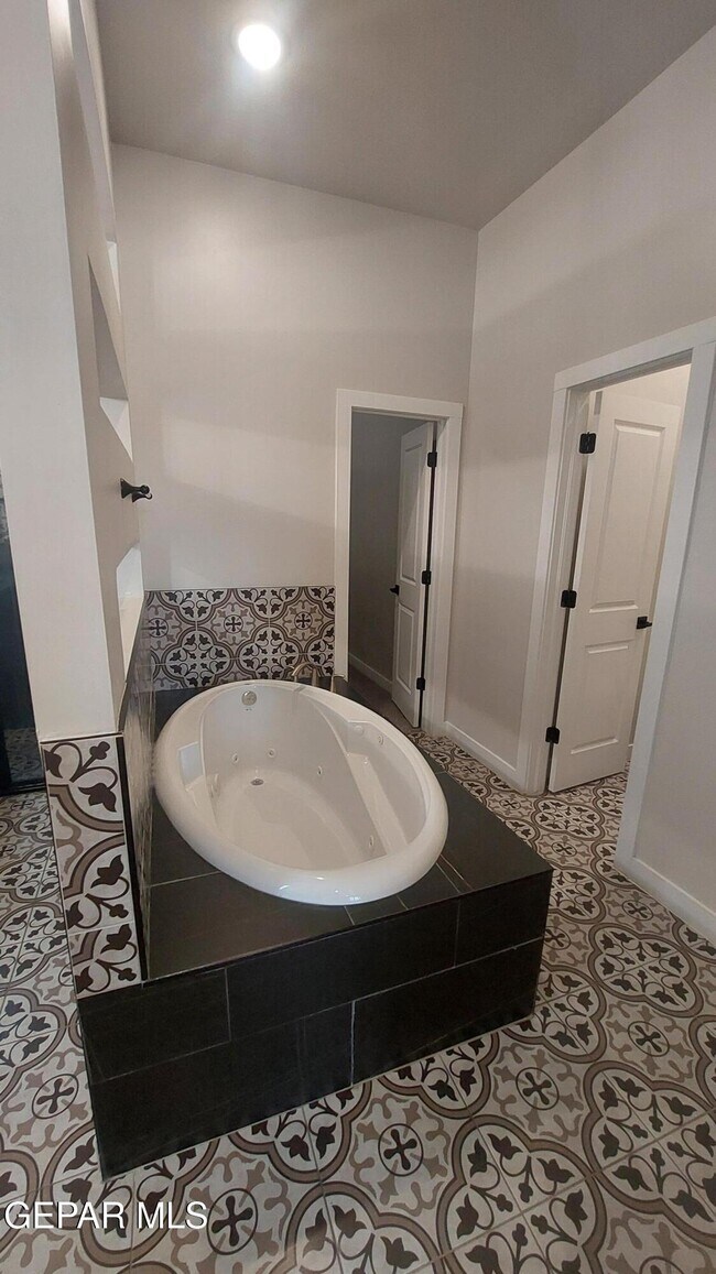 Building Photo - 12349 Desert Wolf Ave