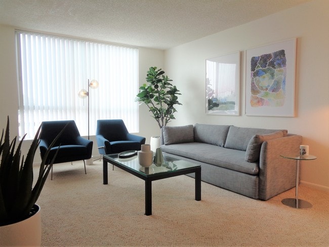 4th Ave Apartments photo'